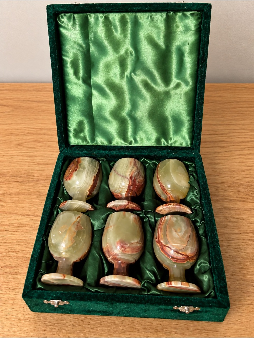Set of 6- Vintage Hand-Carved Natural
Banded Onyx Wine Goblets
Chalice